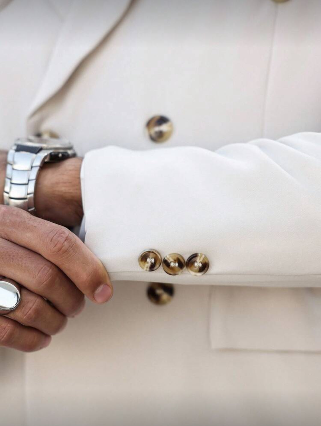 Elegant White Double-Breasted Men’s Suit