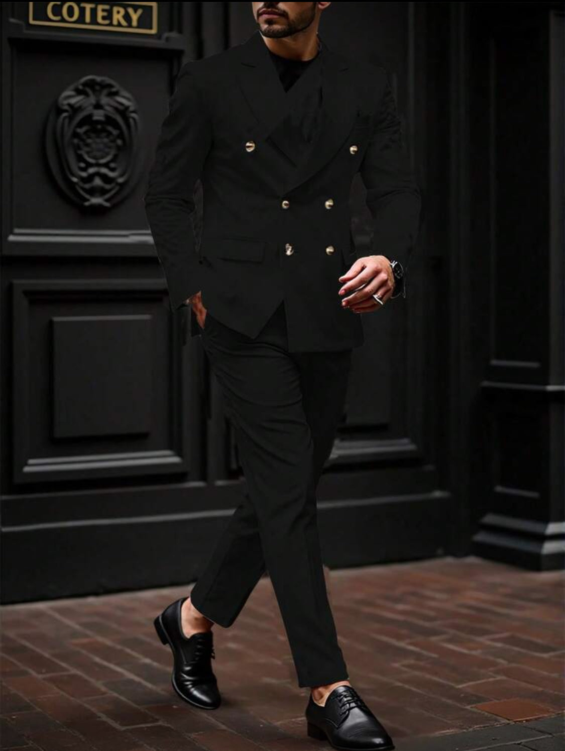 Elegant White Double-Breasted Men’s Suit