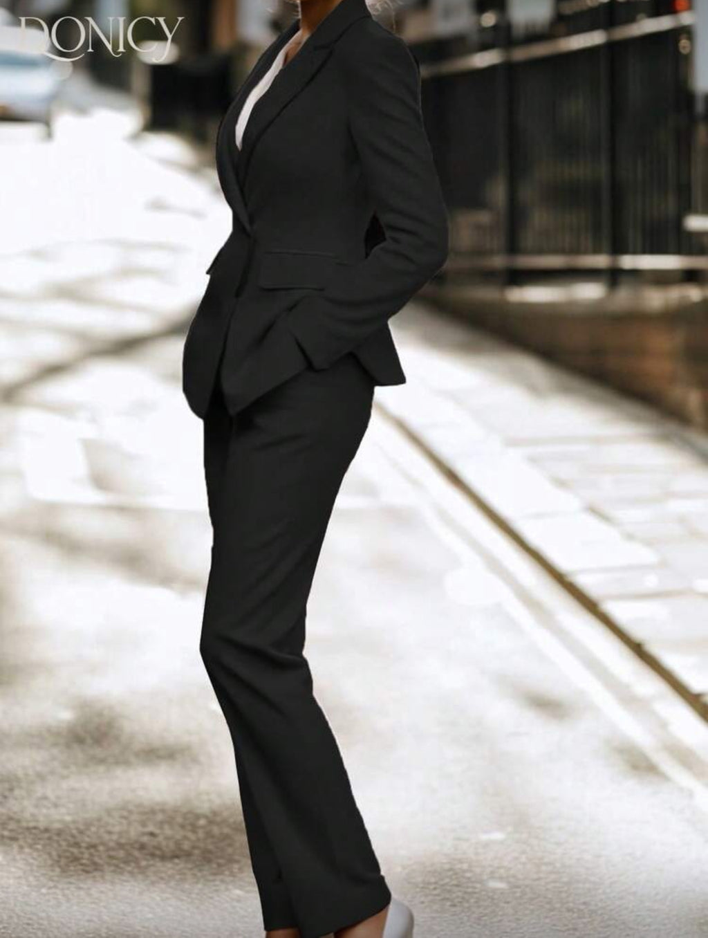 Elegant Tailored Women’s Suit Set