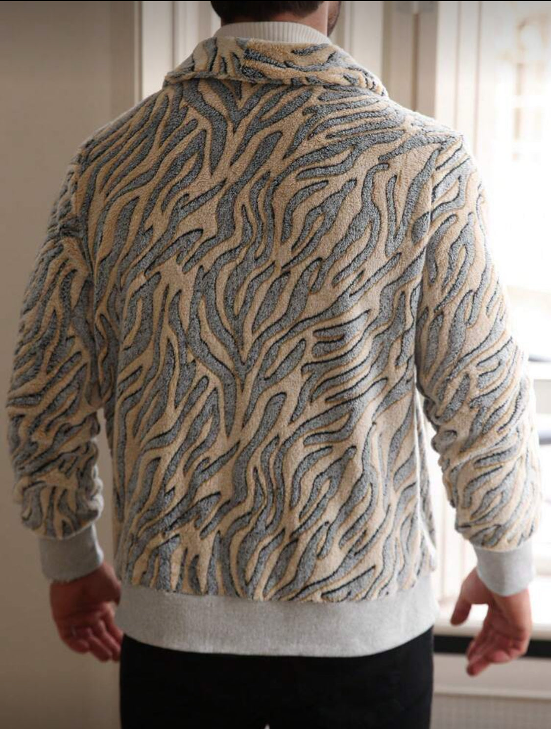 Men’s Cozy Textured Pattern Cardigan